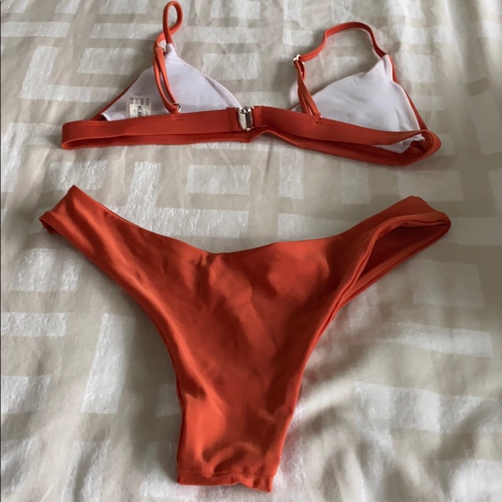Bikini - Picture 2 of 2